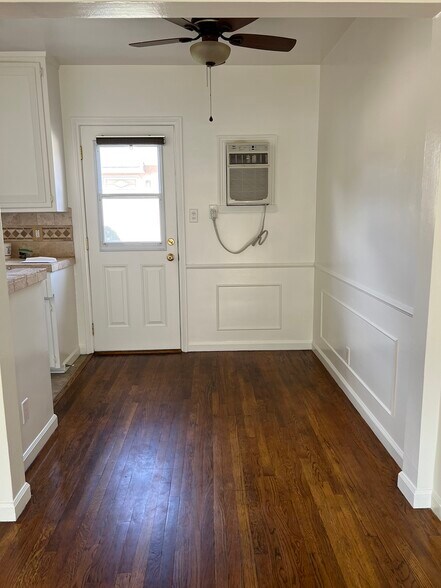 Building Photo - 2542 N Buena Vista St