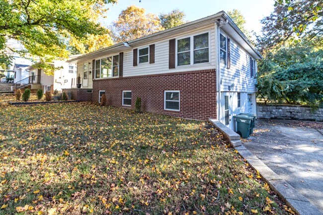 Building Photo - 336 S Duncan Ave