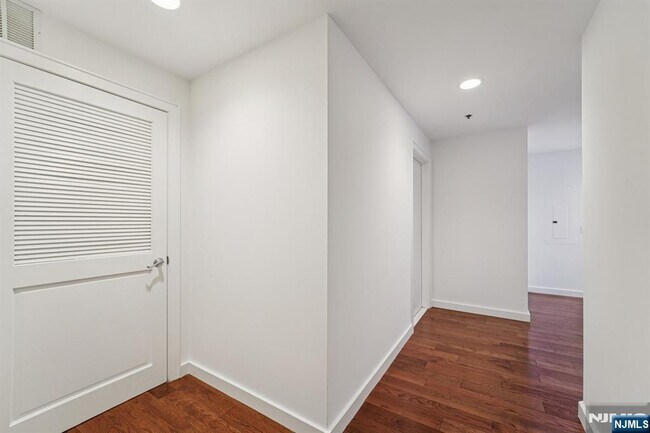 Building Photo - 3118 City