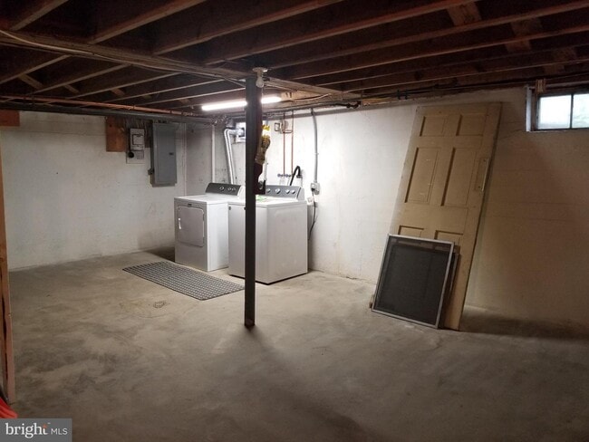 Building Photo - 1110 College Ave
