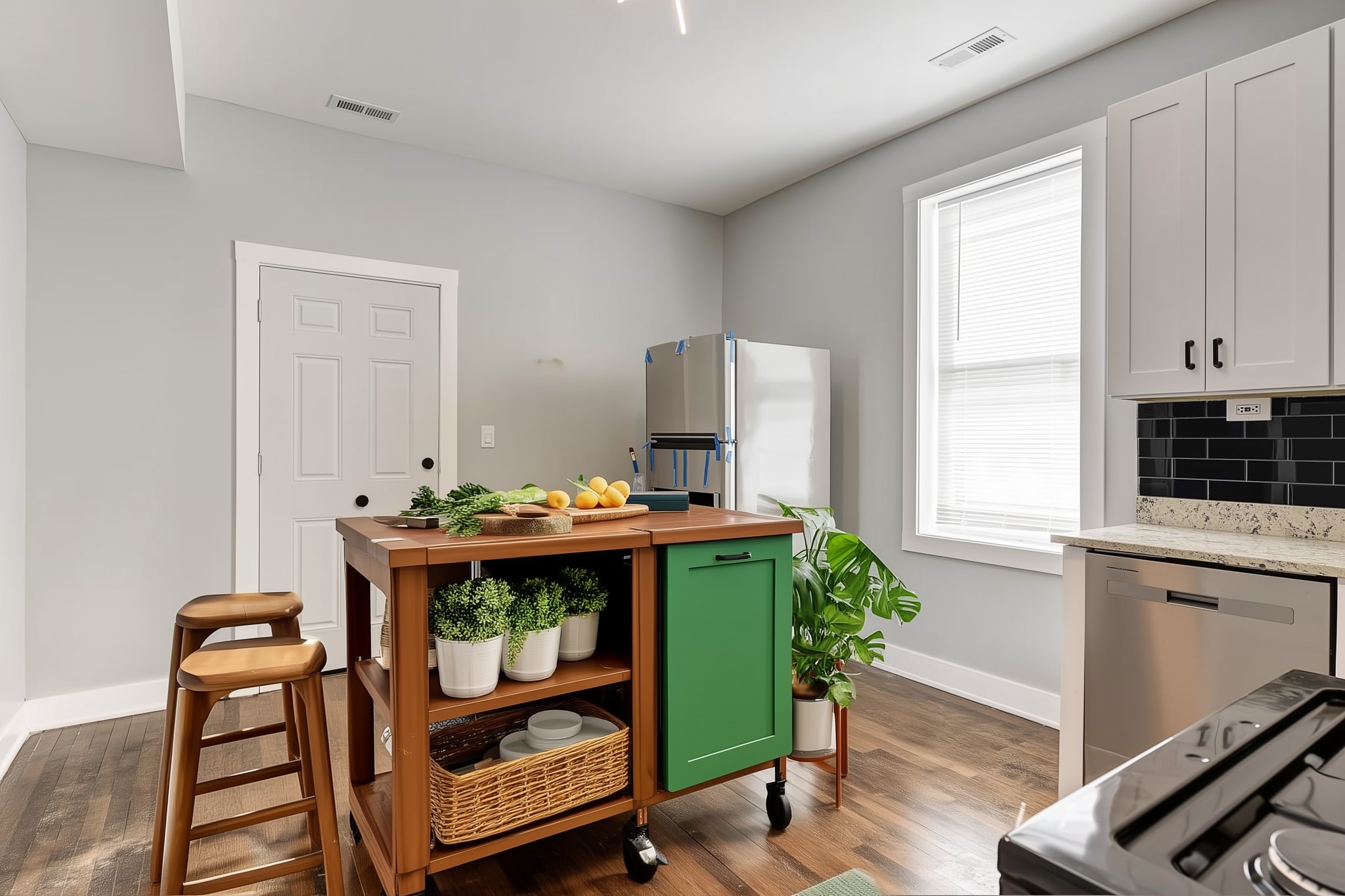 Building Photo - 2935 N Lawndale Ave