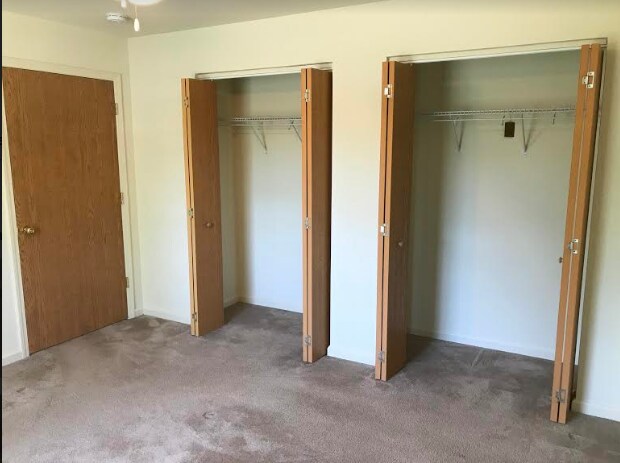 Building Photo - 465 Kings Rd