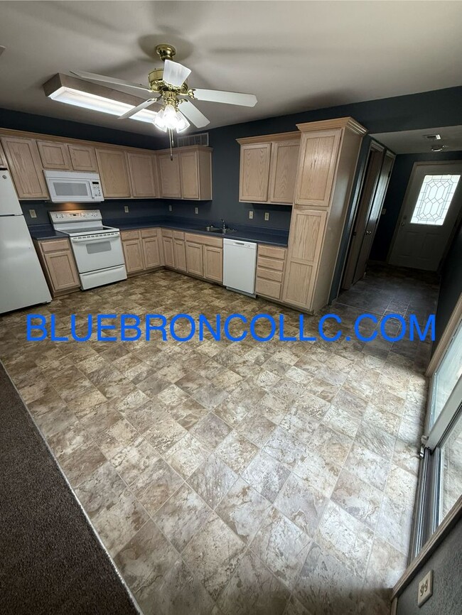 Building Photo - Remodeled 3-Bedroom Home in Lee’s Summit w...
