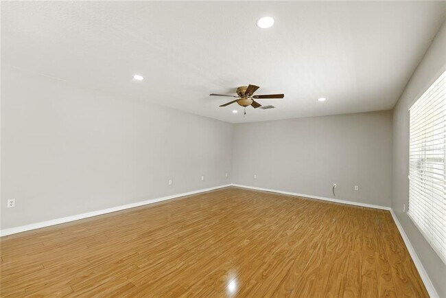 Building Photo - 3223 SW 41st Ave