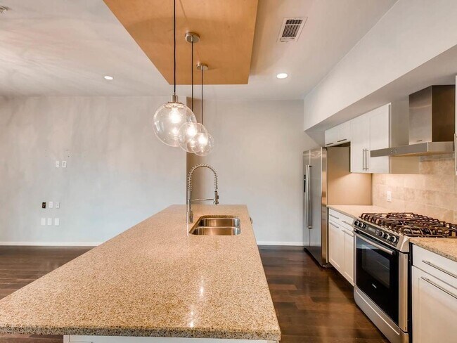 Building Photo - 1600 Barton Springs Rd