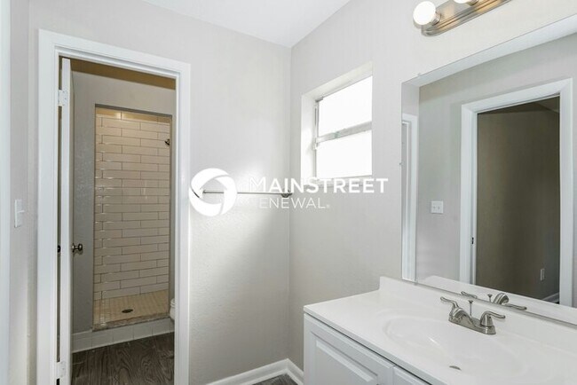 Building Photo - 3 Bedroom Pet-Friendly Home in LAKELAND, F...