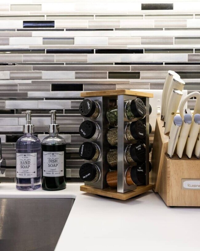 Building Photo - 12607 Larchmere Blvd