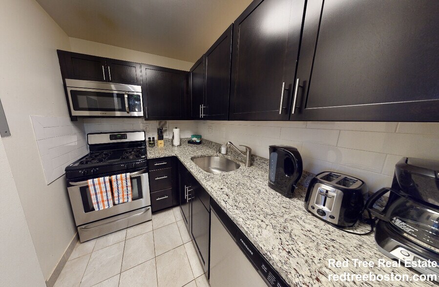 Building Photo - 175 Freeman St