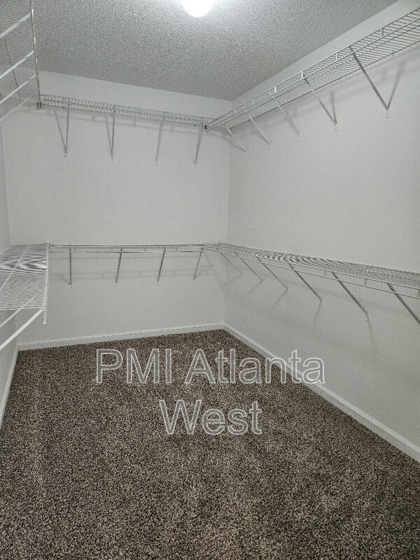 Building Photo - 1013 Odelle Cir