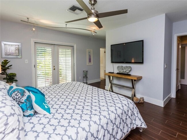 Building Photo - 2319 NE 16th Ave