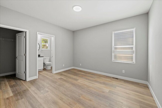 Building Photo - 2751 Guilford Ave