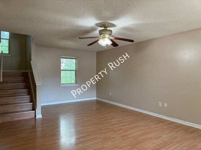 Building Photo - 1620 Hickory Pl