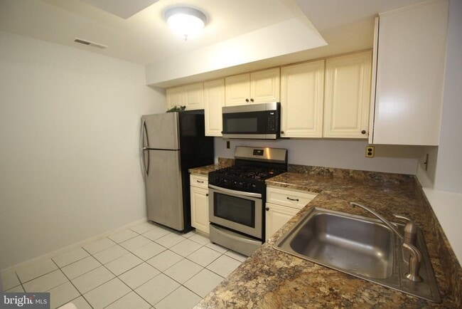 Building Photo - 681 Rose Hollow Dr