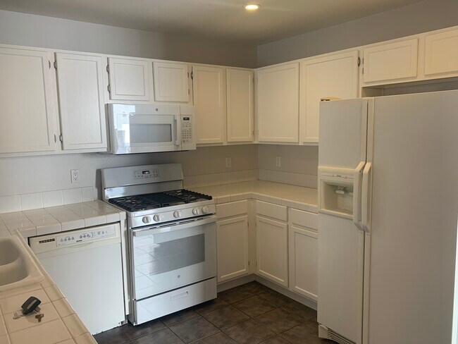 Building Photo - 3139 Dickens St