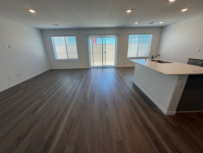 Building Photo - New Build - Never Lived In