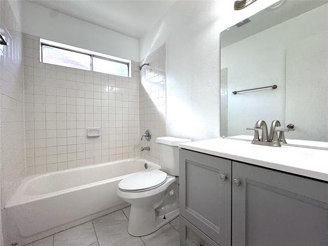 Building Photo - 1612 Fairfield Dr