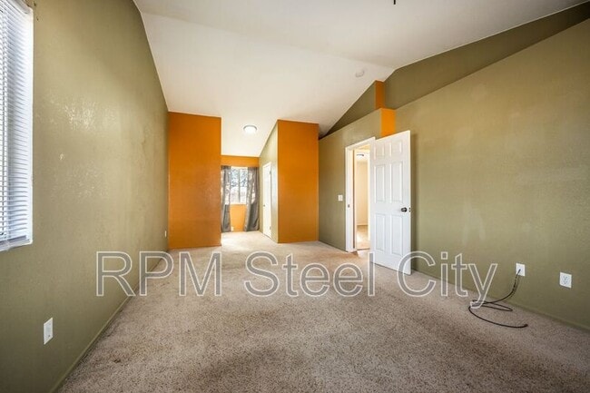 Building Photo - 4645 Ridge Dr