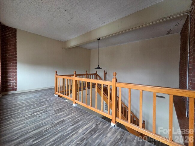 Building Photo - 203 W Liberty St