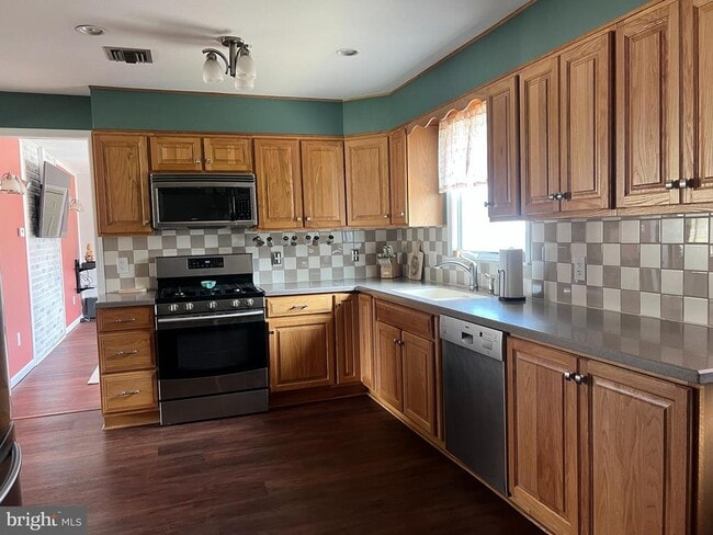 Building Photo - 46 Buck Dr