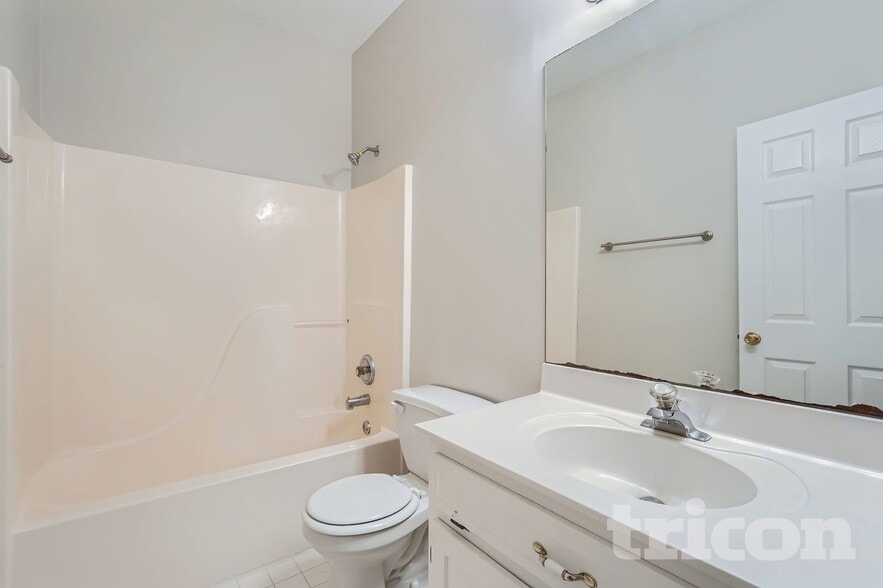 Building Photo - 4 Stonehenge Ct