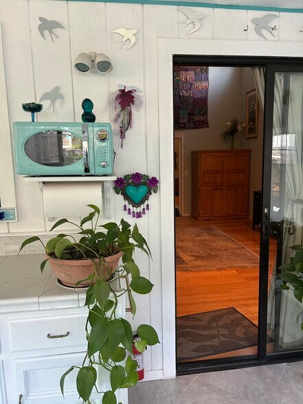 Building Photo - 1060 Waring St