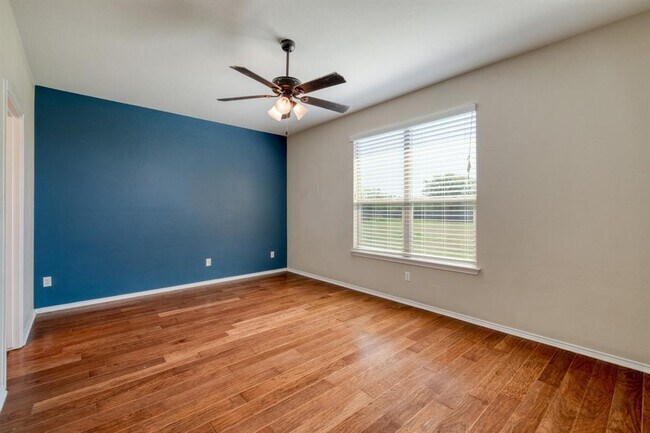 Building Photo - 117 Brittany Ln