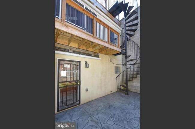 Building Photo - 1702 Hollins St