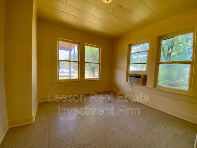 Building Photo - 2621 Trichel St