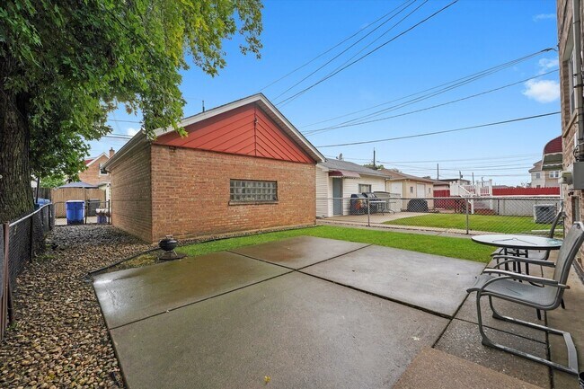 Building Photo - 6212 S Major Ave