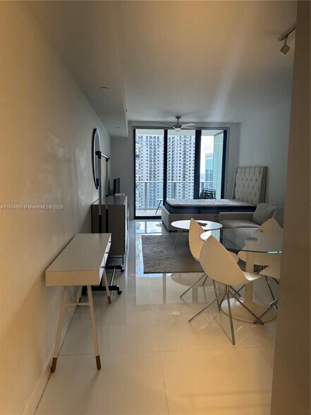 Primary Photo - 1010 Brickell Ave