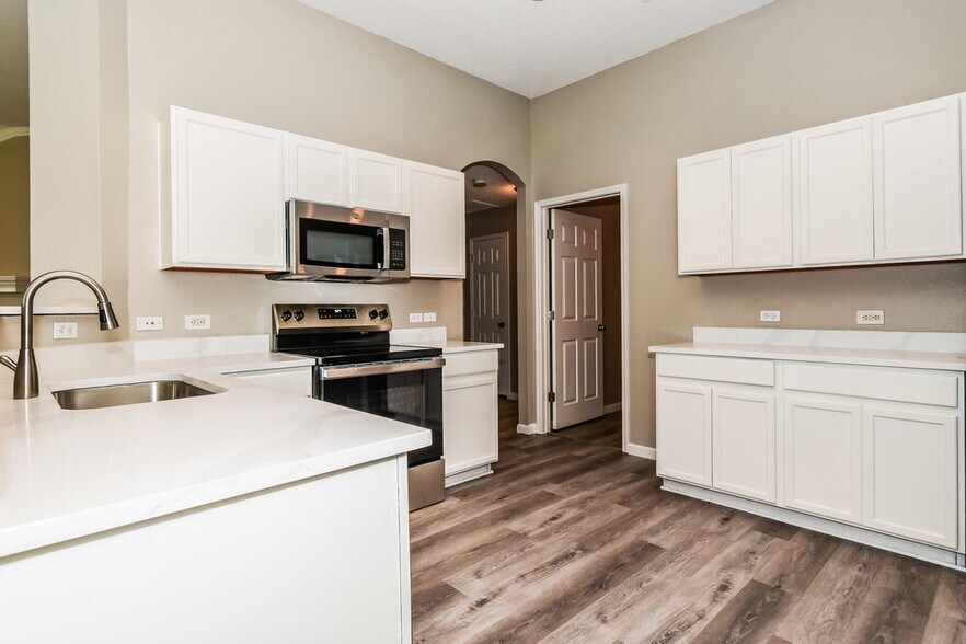 Building Photo - 2100 Aster Trail