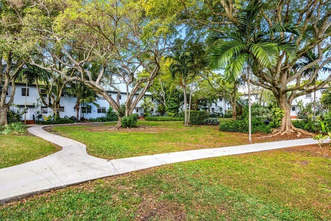 Building Photo - 7910 SW 55th Ave
