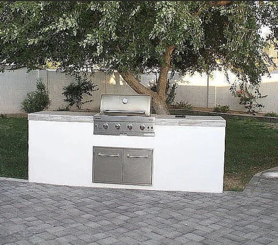 Built-In Grill - 1359 E Whitton Ave