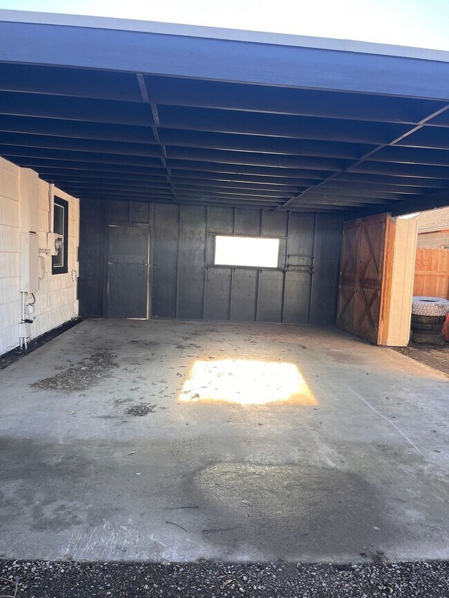 Building Photo - 315 N 1st St