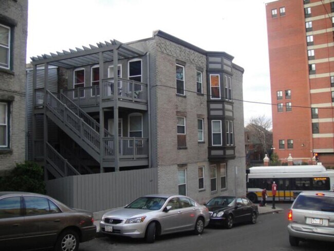 Building Photo - 842 Huntington Ave