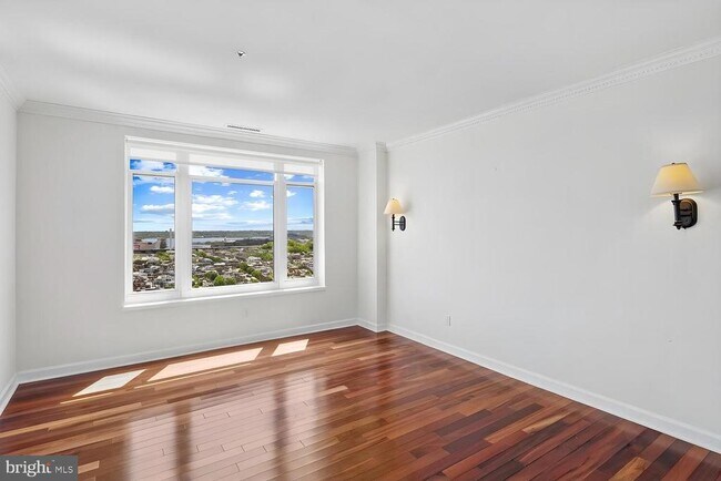 Building Photo - 100 Harborview Dr