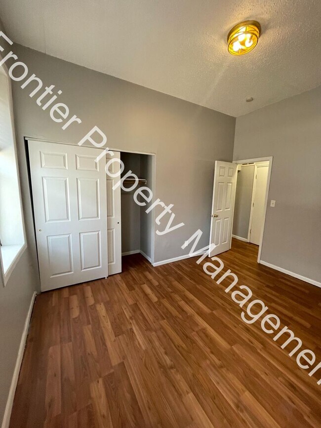 Building Photo - 2511-2513-2513 S 9th St