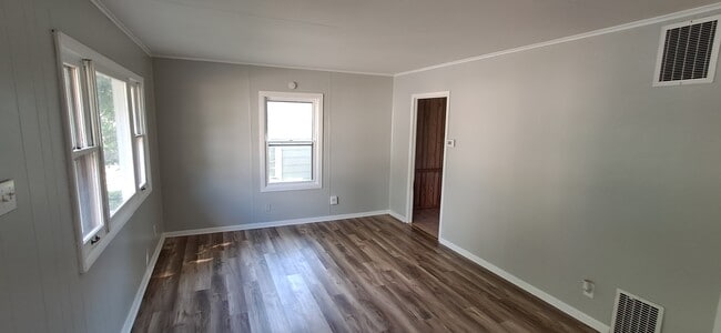 Building Photo - 434 Eulich St