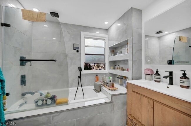 Building Photo - 328 Minute Arms Rd