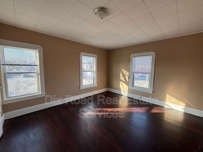 Building Photo - 8 S 1st St