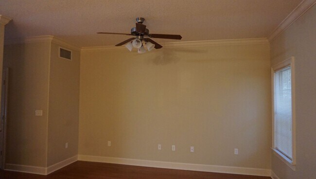 Building Photo - 3406FBarack