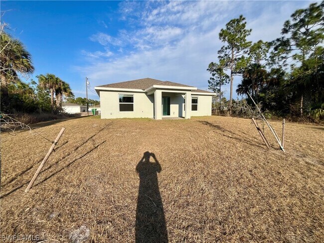 Building Photo - 5029 S Rosebud Cir