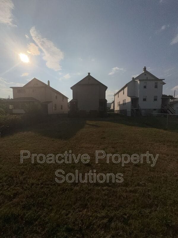 Building Photo - 415-417 17th Ave