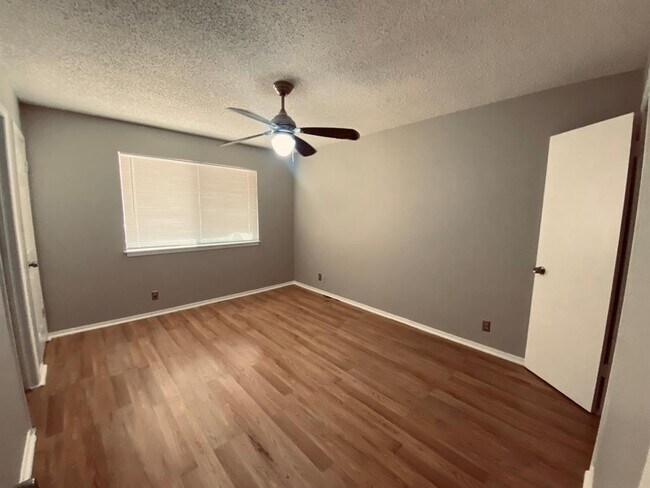 Building Photo - 12613 Tree Line Dr