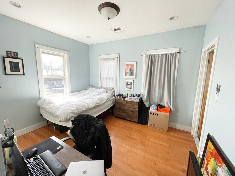 Building Photo - 44 Ward St