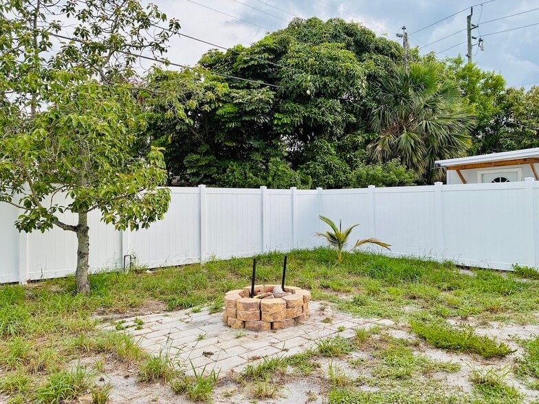 Building Photo - 622 Avenida Hermosa