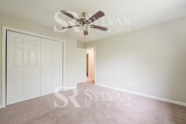 Building Photo - Immerse yourself in comfort and convenience