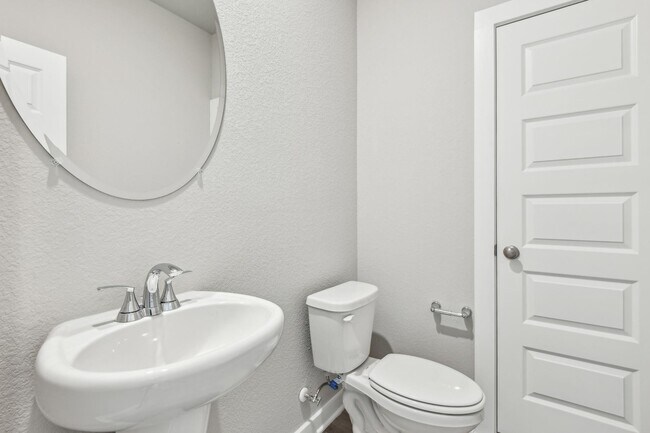 Building Photo - 6607 Castella Dr