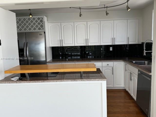 Building Photo - 9100 W Bay Harbor Dr