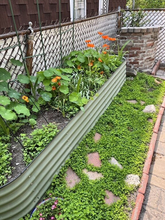 Building Photo - 110 Spring St